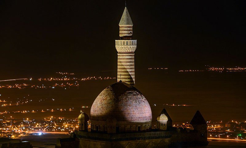 İshak Paşa Sarayı Gece