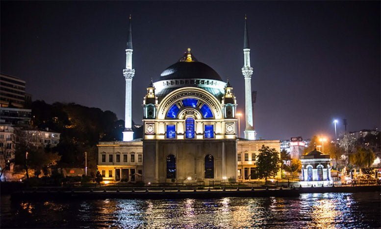 Bezm-i Alem Valide Sultan Camii